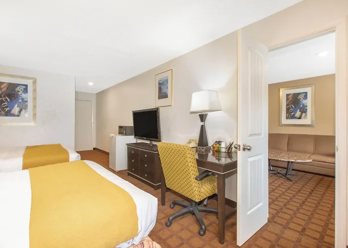 Umpqua Valley Hotel